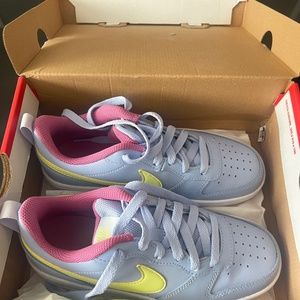 Nike Court Borough 4 Y